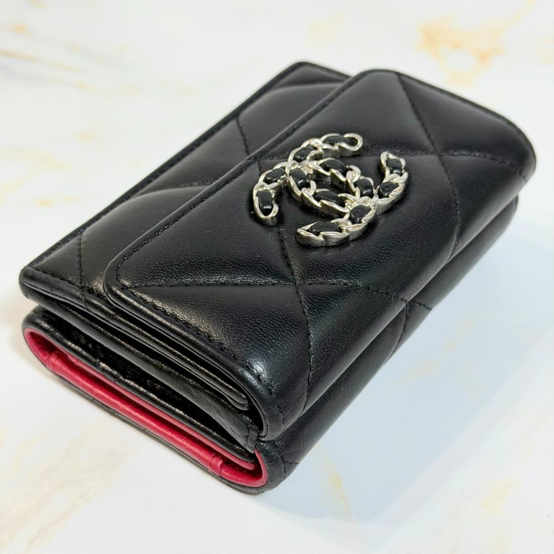 Chanel 19 Dixneuf Small Flap Wallet — view 7