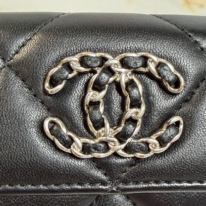 Chanel 19 Dixneuf Small Flap Wallet — view 8