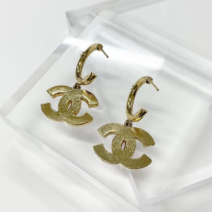 Chanel Earrings CC Logo Hoop Gold Pink — view 3
