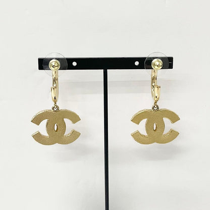 Chanel Earrings CC Logo Hoop Gold Pink — view 8
