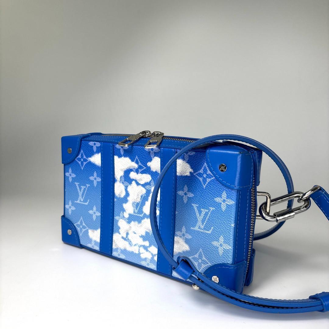 Louis Vuitton Soft Trunk Monogram Clouds — view 2
