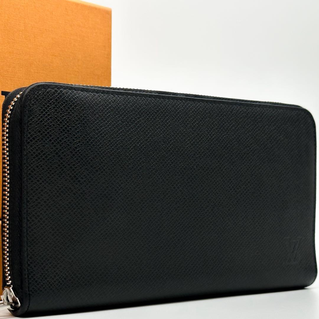 Louis Vuitton Zippy Organizer Taiga Black Round Wallet