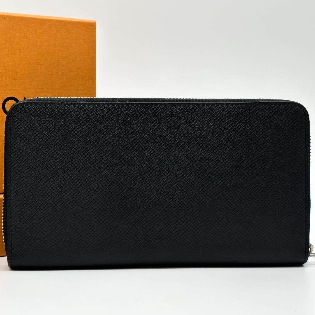 Louis Vuitton Zippy Organizer Taiga Black Round Wallet — view 3