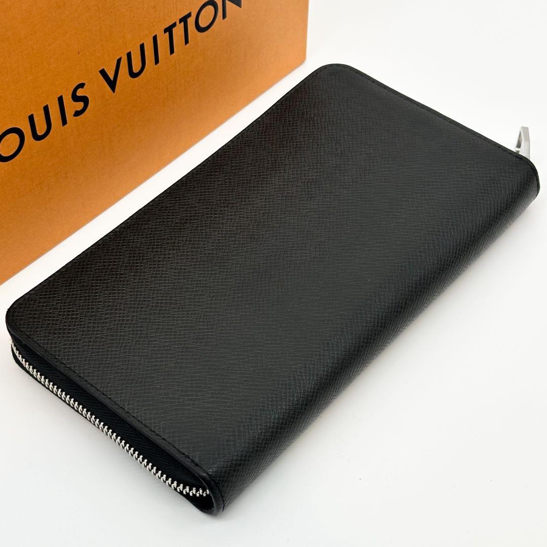 Louis Vuitton Zippy Organizer Taiga Black Round Wallet — view 5