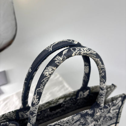 Dior Super Book Tote Toile de Jouy Medium — view 6