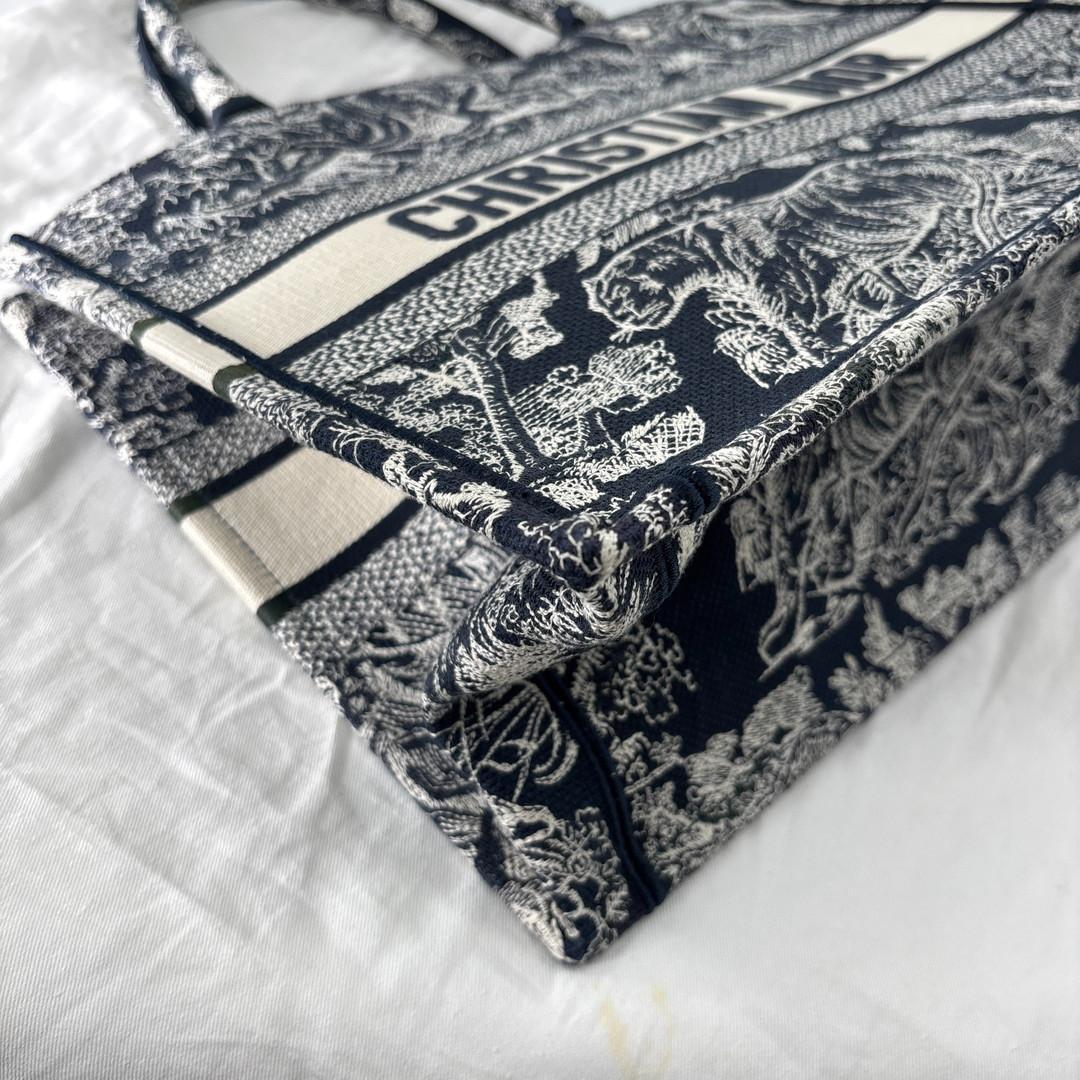 Dior Super Book Tote Toile de Jouy Medium — view 7
