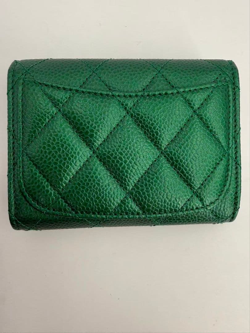 Chanel 18S Emerald Green Metallic Caviar Leather Card Case — view 3