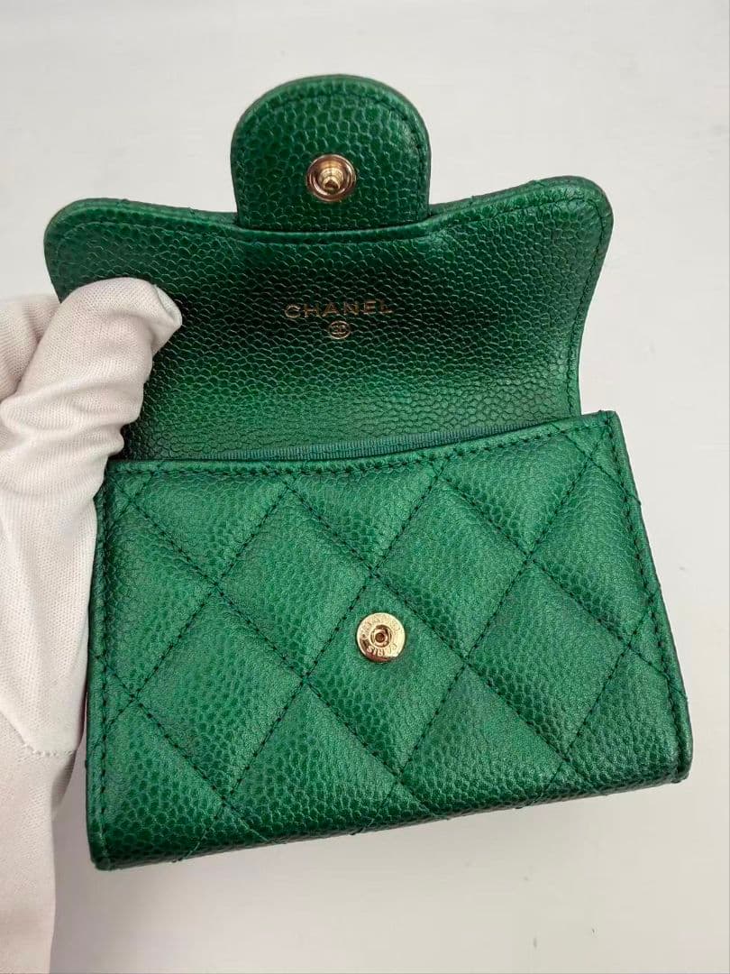 Chanel 18S Emerald Green Metallic Caviar Leather Card Case — view 4
