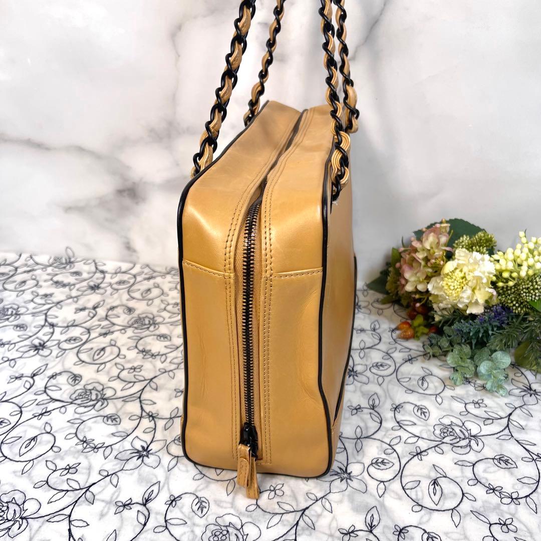 Chanel Chain CC Logo Tote Beige — view 6