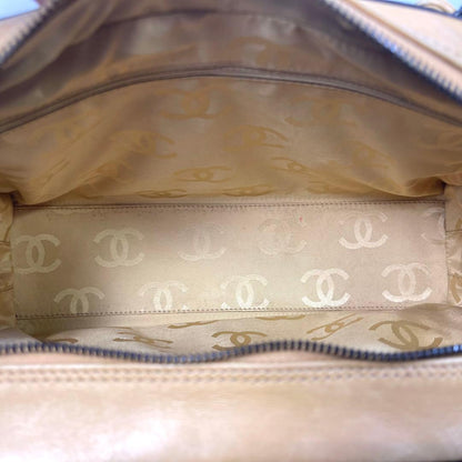 Chanel Chain CC Logo Tote Beige — view 9