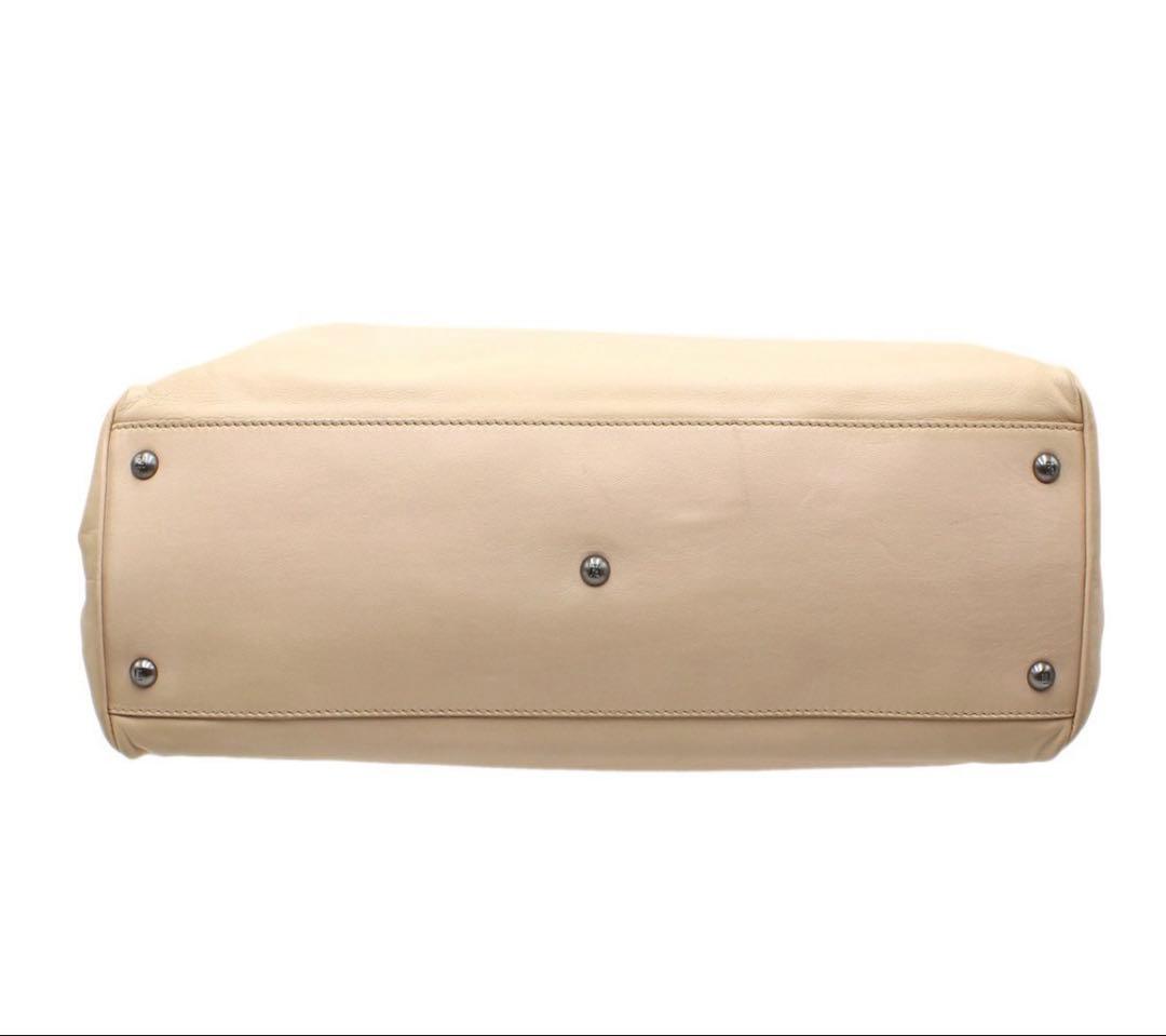 Fendi Peekaboo Large Leather Hand Handbag — view 5