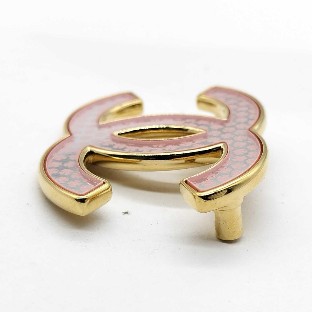 Chanel Brooch CC Logo Gold Pink Clover — view 3