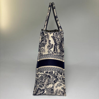 Dior Toile de Jouy Book Tote Large — view 4