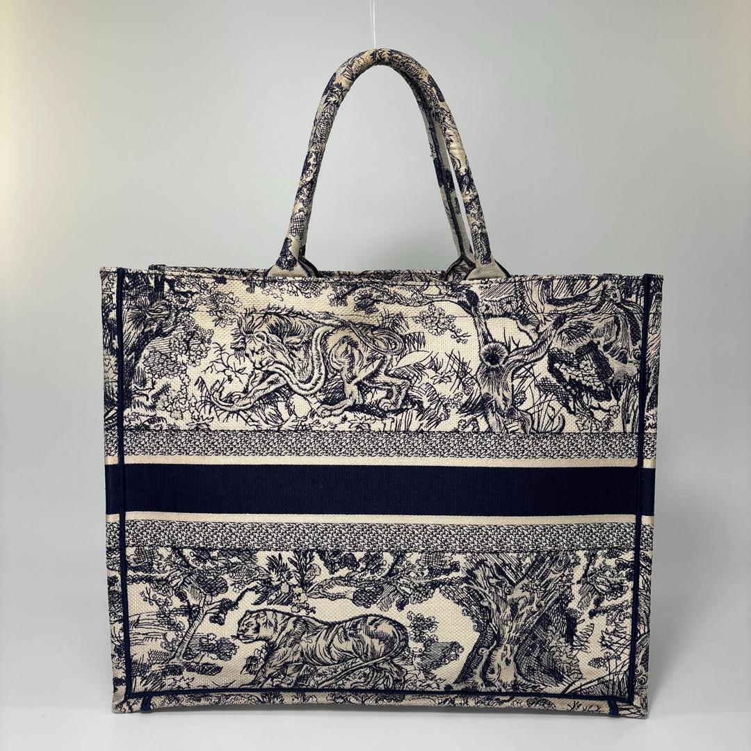 Dior Toile de Jouy Book Tote Large — view 5
