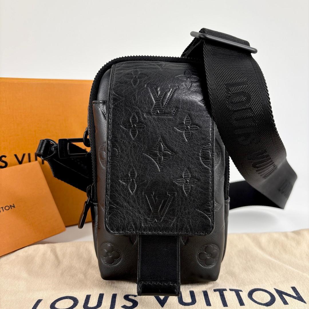 Ultra Louis Vuitton Monogram Shadow Shoulder Bag Phone Pouch