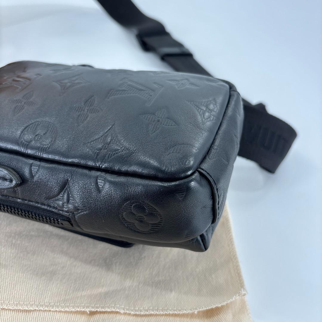Ultra Louis Vuitton Monogram Shadow Shoulder Bag Phone Pouch