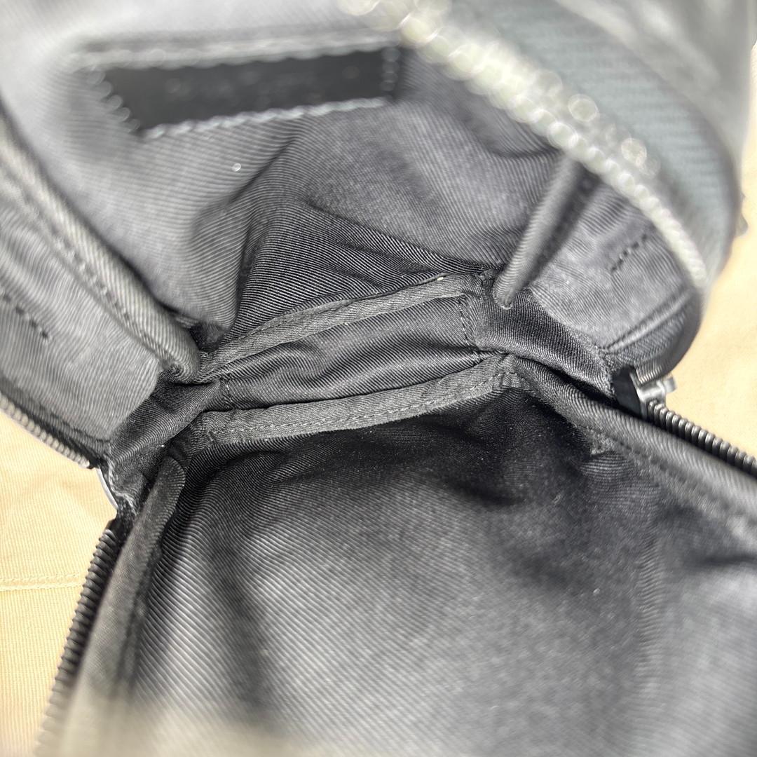 Ultra Louis Vuitton Monogram Shadow Shoulder Bag Phone Pouch