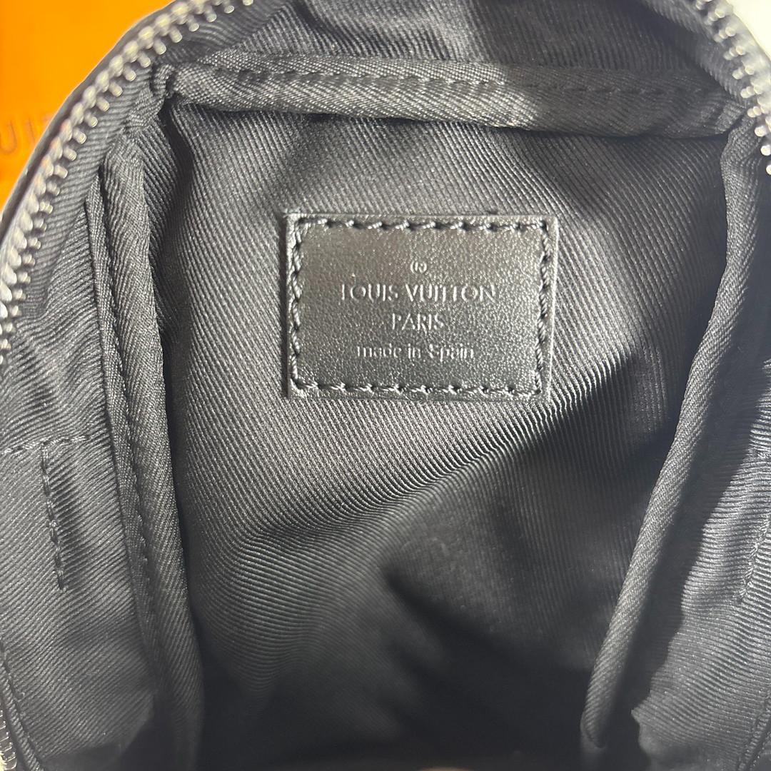 Ultra Louis Vuitton Monogram Shadow Shoulder Bag Phone Pouch