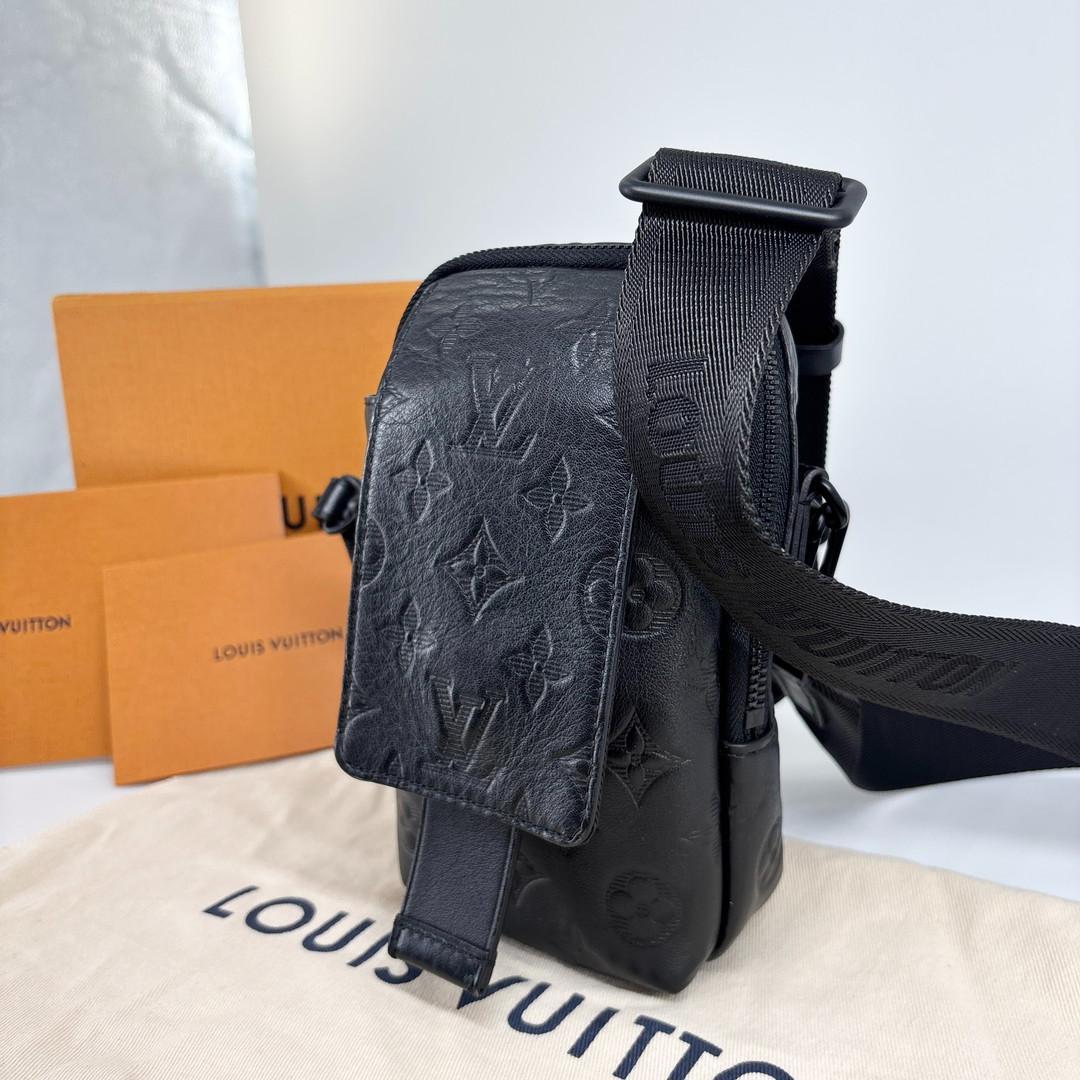 Ultra Louis Vuitton Monogram Shadow Shoulder Bag Phone Pouch