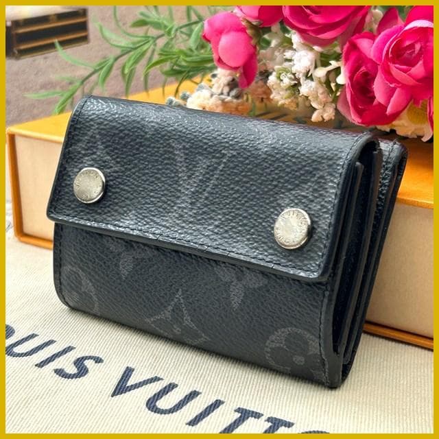 Louis Vuitton Monogram Eclipse Discovery Compact Wallet