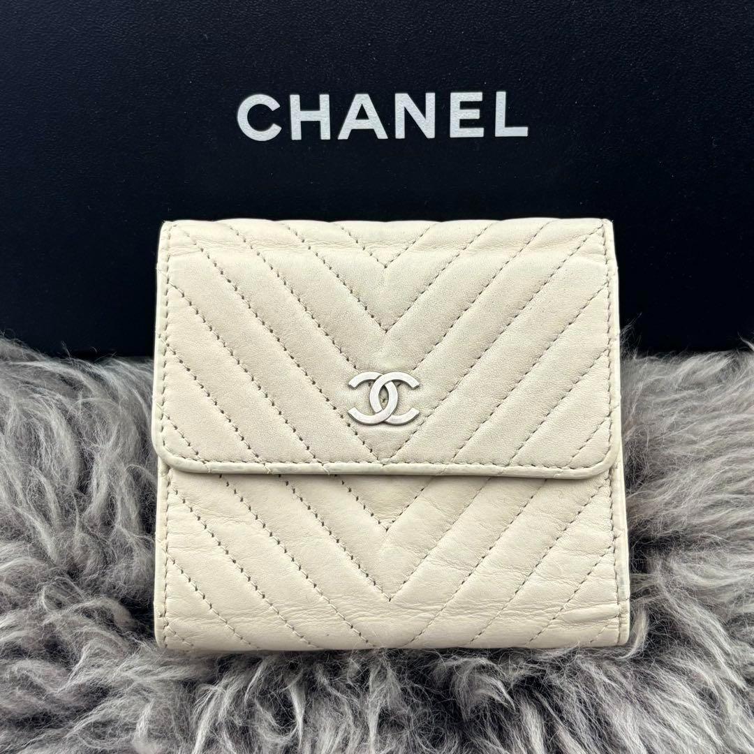 Chanel Wallet Chez Blanc Stitch Hook Trifold