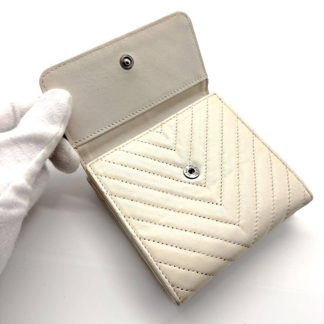 Chanel Wallet Chez Blanc Stitch Hook Trifold — view 6