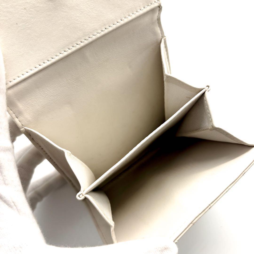 Chanel Wallet Chez Blanc Stitch Hook Trifold — view 7