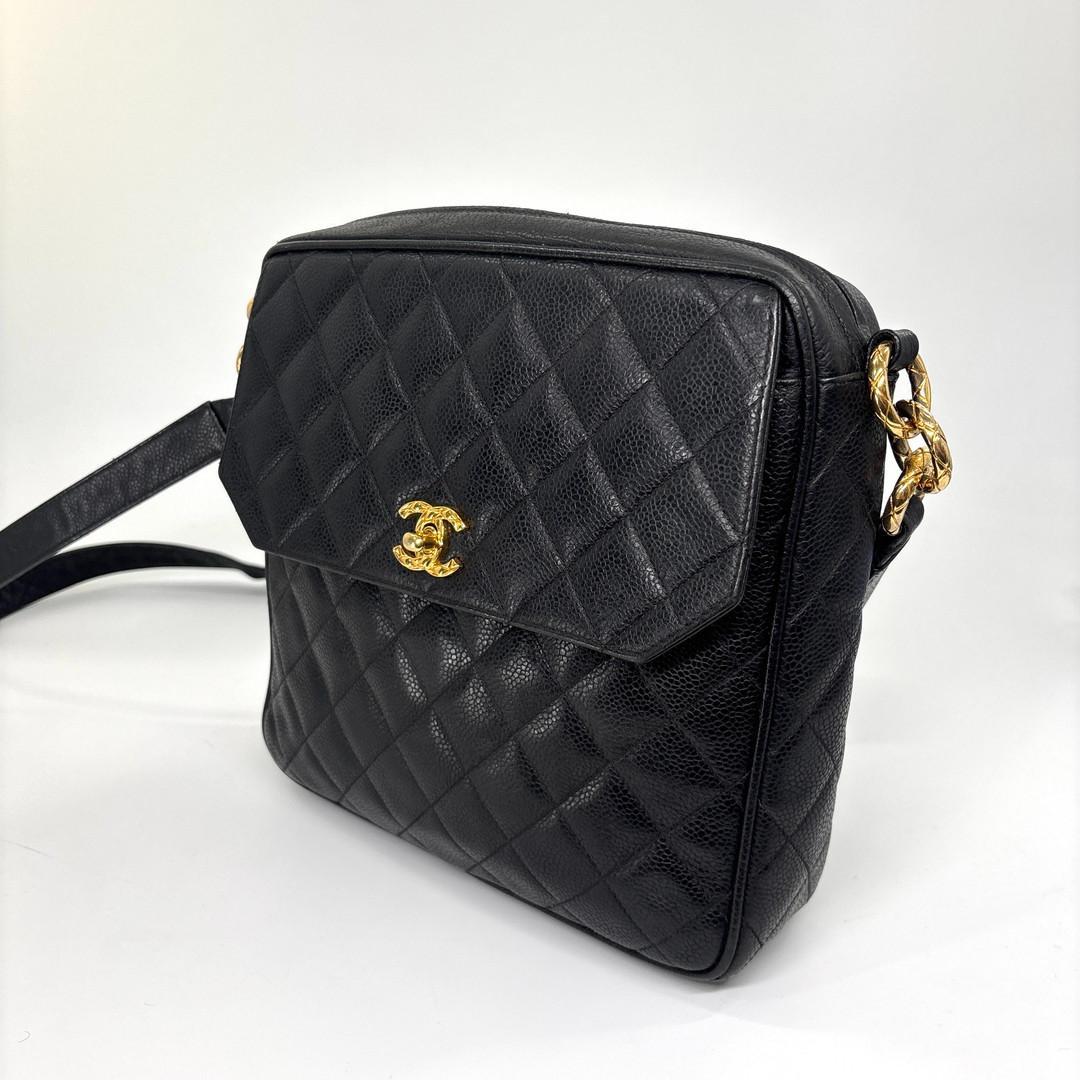 Chanel Super Caviar Leather Shoulder Bag Black Gold — view 2