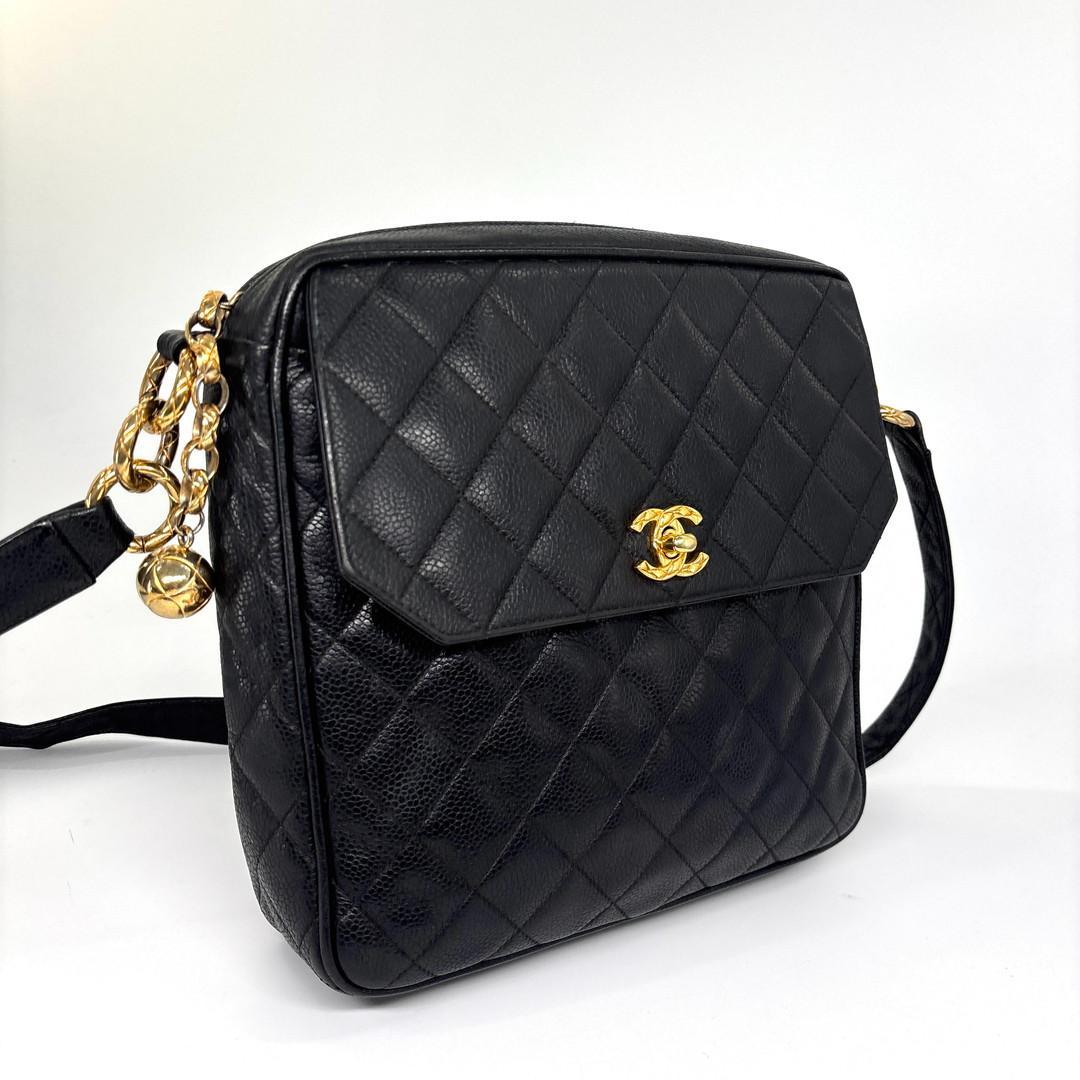 Chanel Super Caviar Leather Shoulder Bag Black Gold — view 3