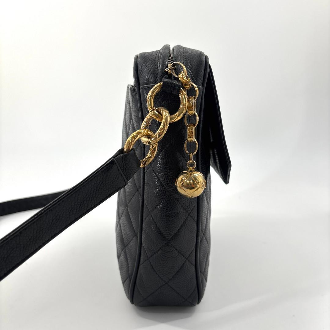 Chanel Super Caviar Leather Shoulder Bag Black Gold — view 4