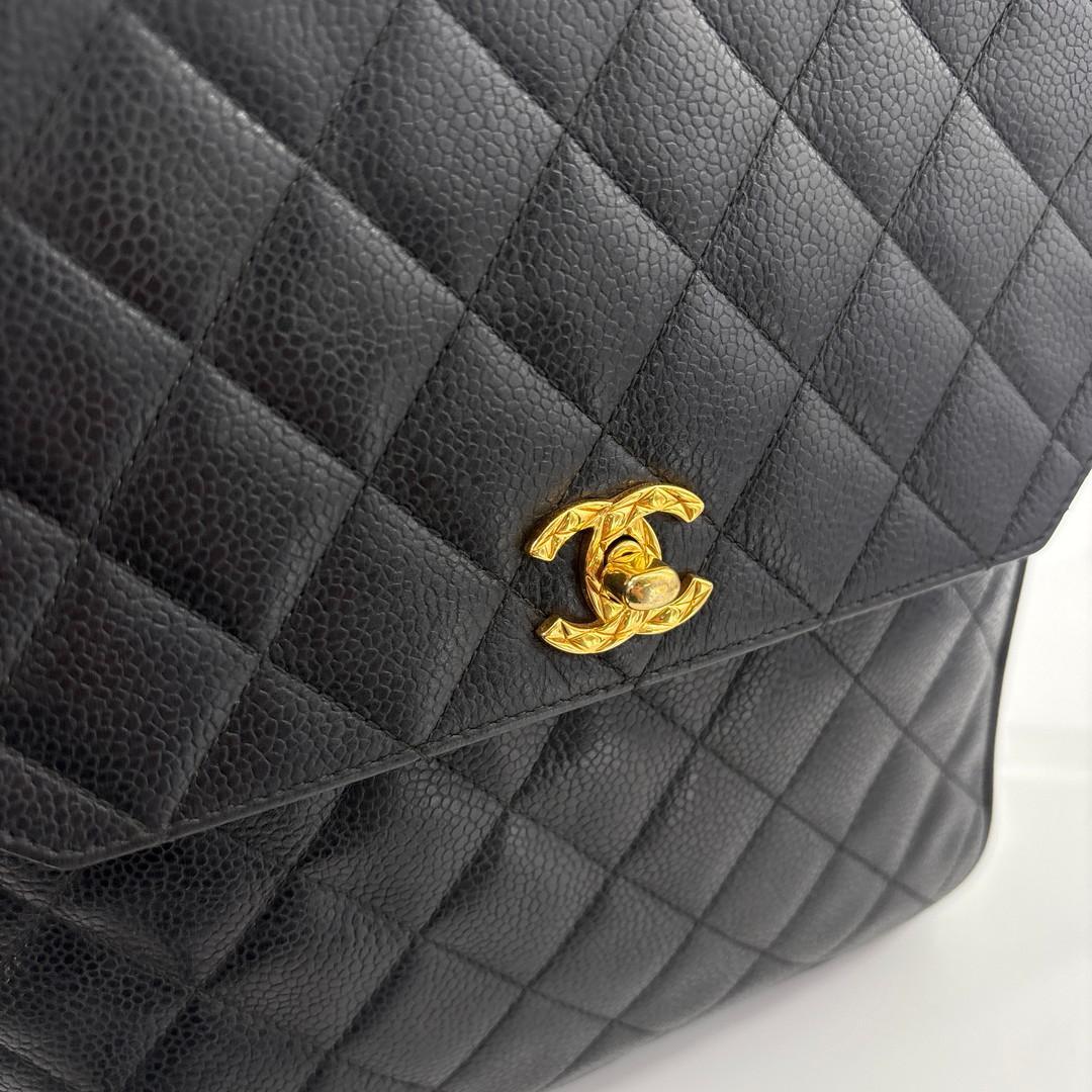 Chanel Super Caviar Leather Shoulder Bag Black Gold — view 8