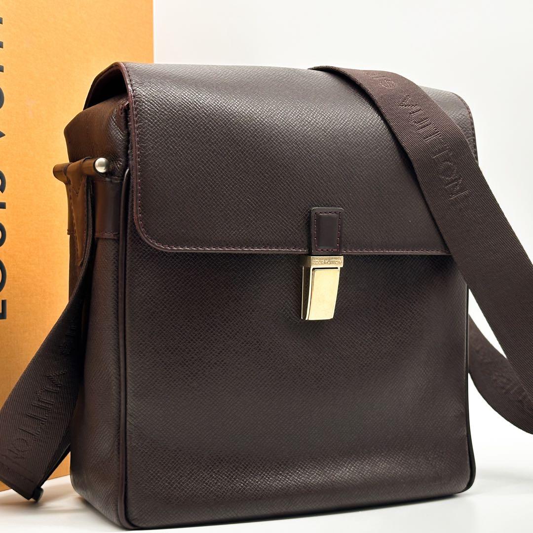 Louis Vuitton Taiga Yaranga Shoulder Bag Messenger Leather