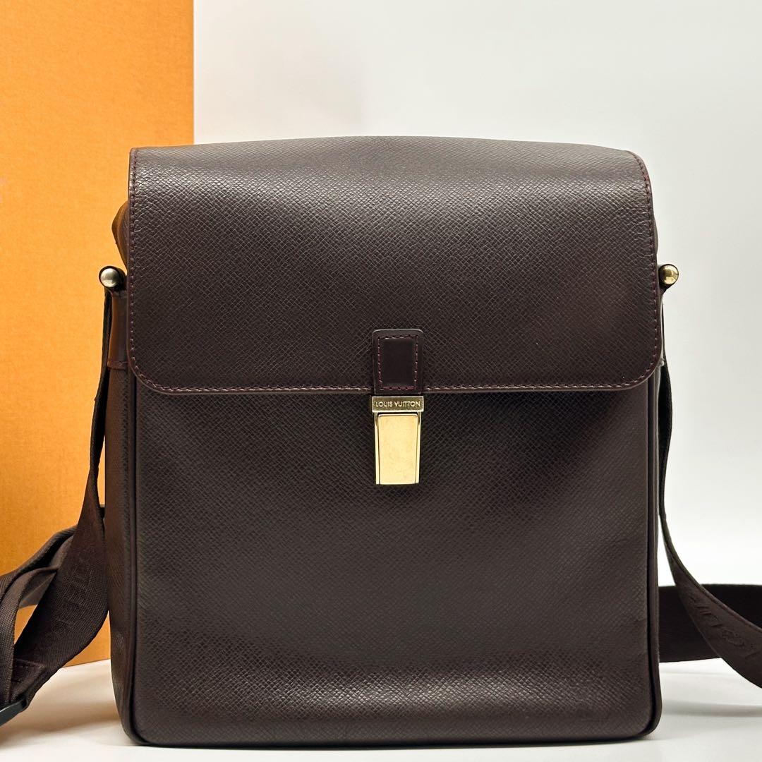 Louis Vuitton Taiga Yaranga Shoulder Bag Messenger Leather — view 2