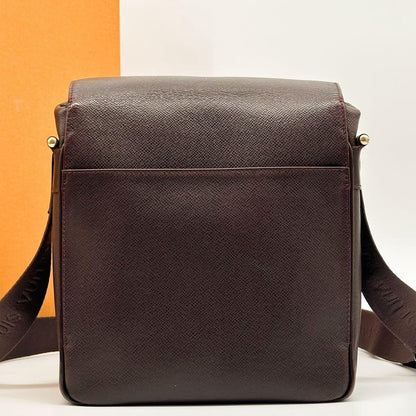 Louis Vuitton Taiga Yaranga Shoulder Bag Messenger Leather — view 3