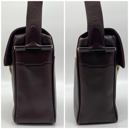 Louis Vuitton Taiga Yaranga Shoulder Bag Messenger Leather — view 5