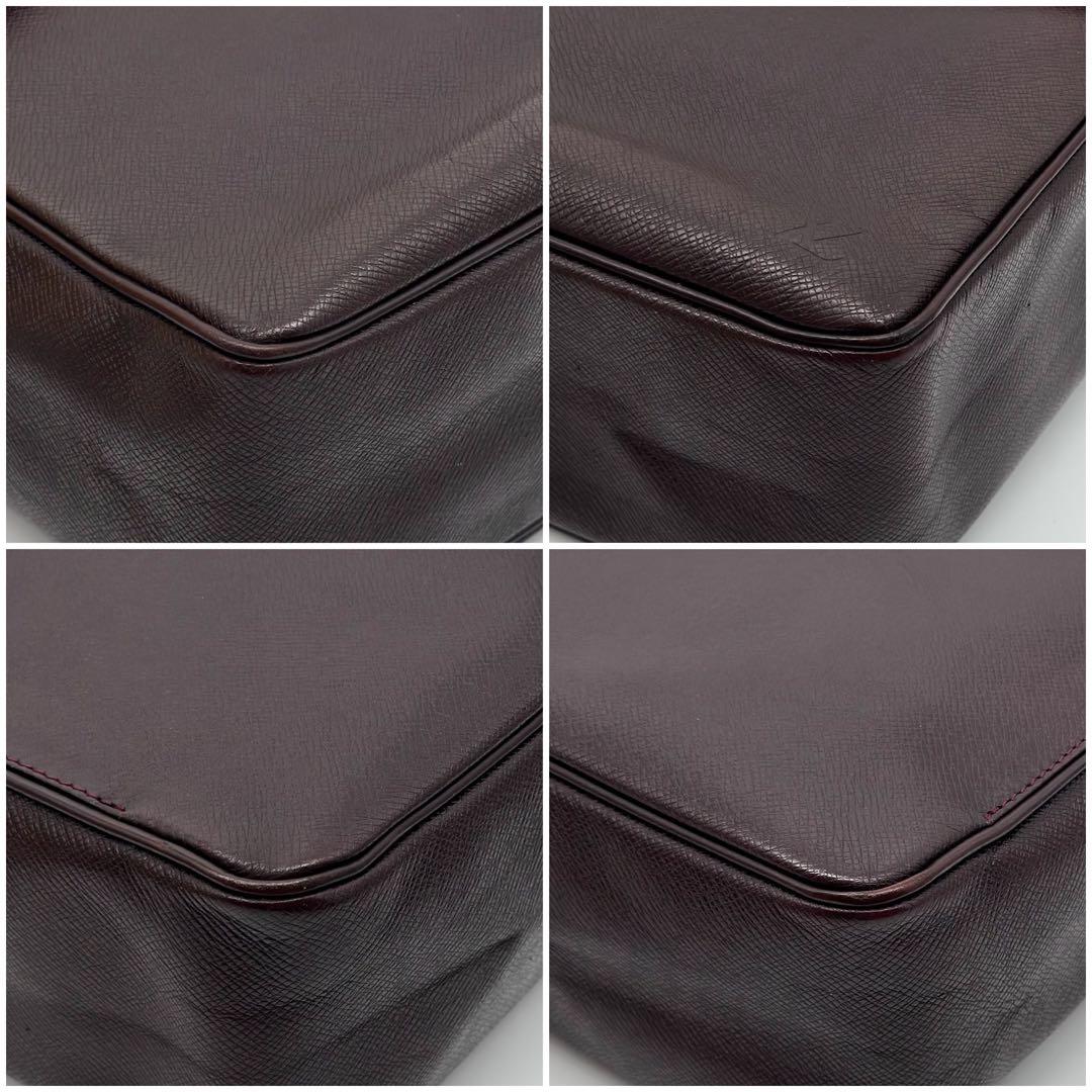 Louis Vuitton Taiga Yaranga Shoulder Bag Messenger Leather — view 7