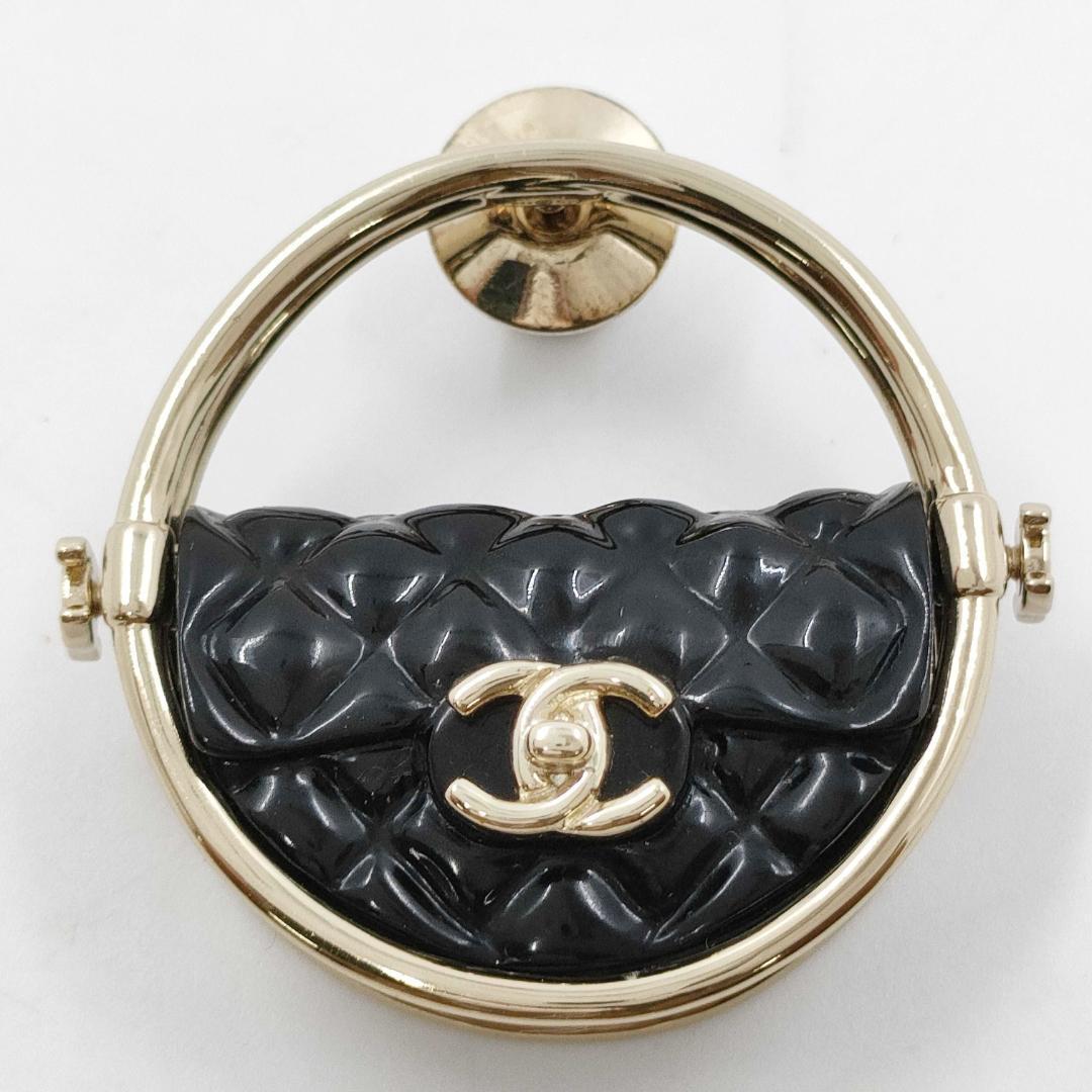 Chanel Brooch CC Logo Gold Quilted Bag