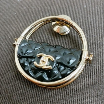 Chanel Brooch CC Logo Gold Quilted Bag — view 7