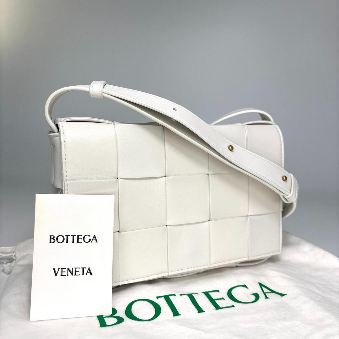 Bottega Veneta Cassette Maxi Intrecciato Shoulder Bag — view 3
