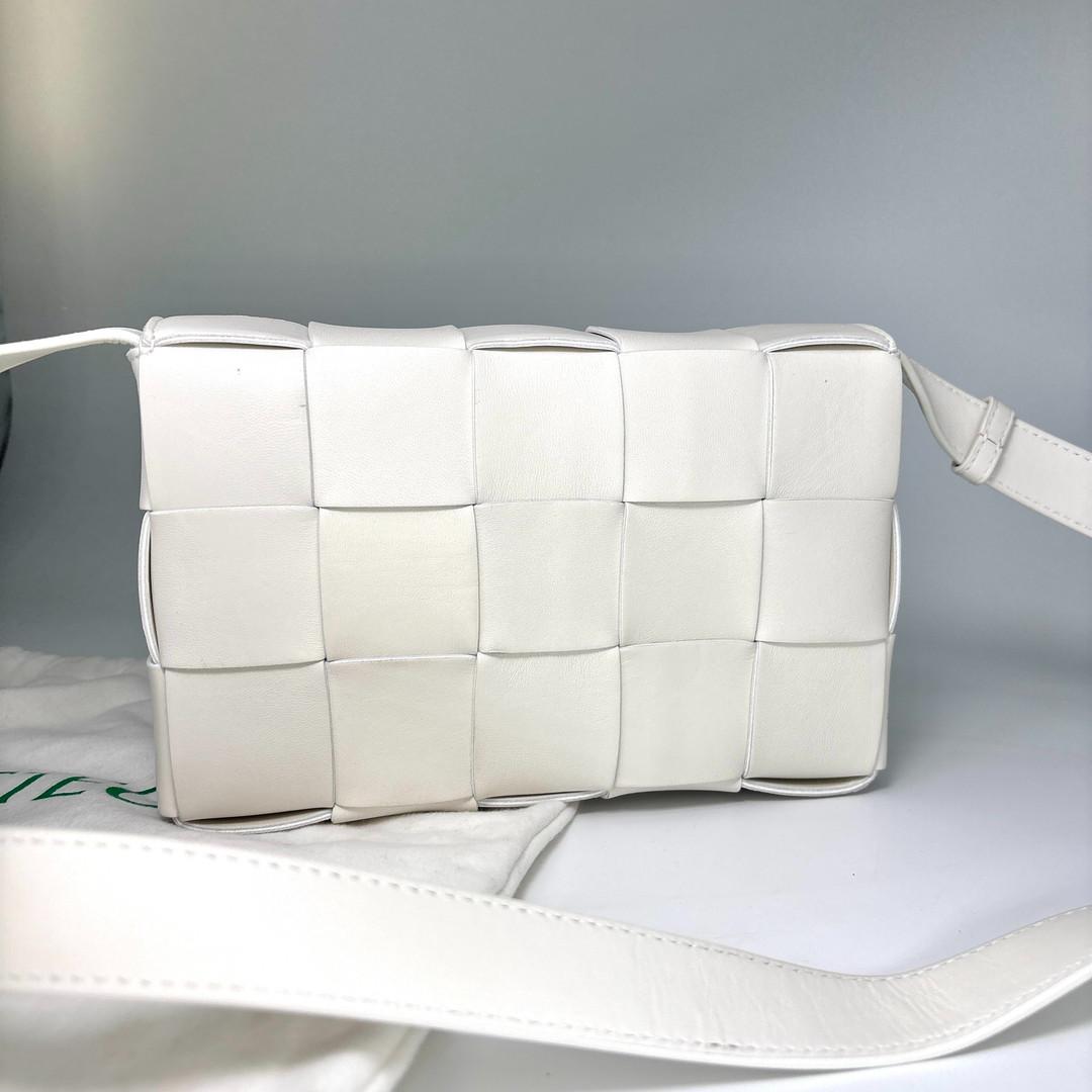 Bottega Veneta Cassette Maxi Intrecciato Shoulder Bag — view 5