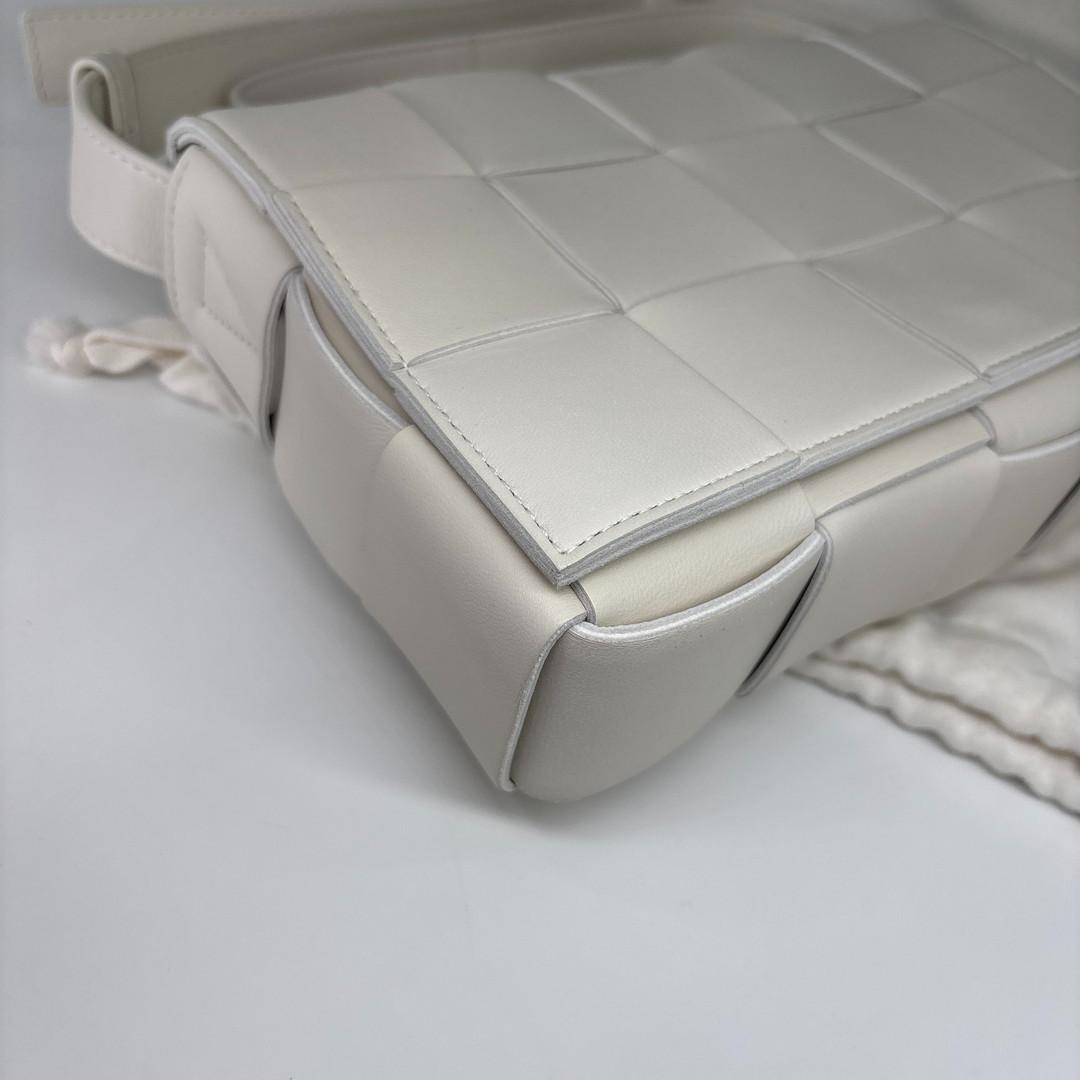 Bottega Veneta Cassette Maxi Intrecciato Shoulder Bag — view 8