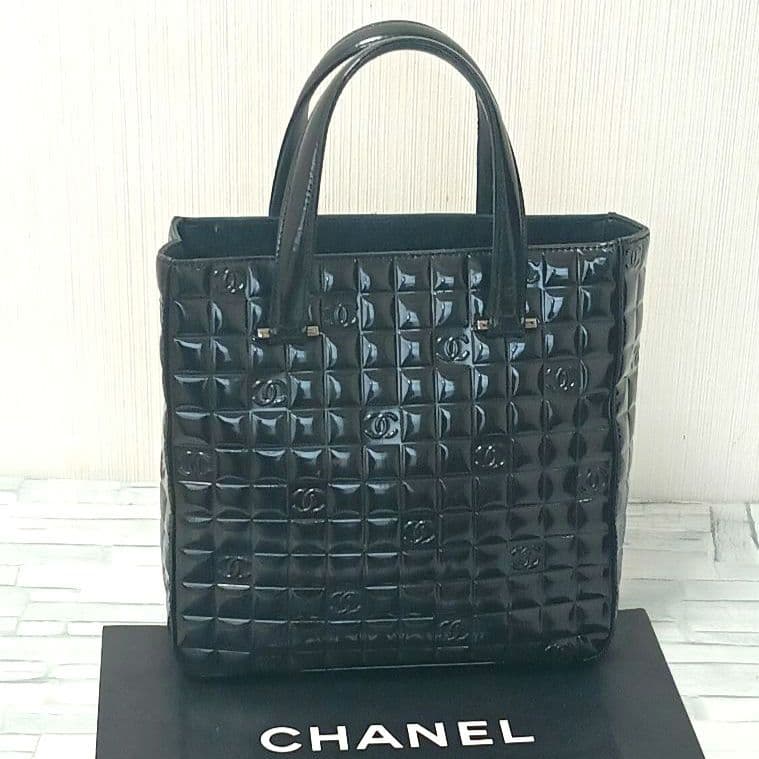 Chanel Choco Bar Tote Enamel Black CC Logo — view 2