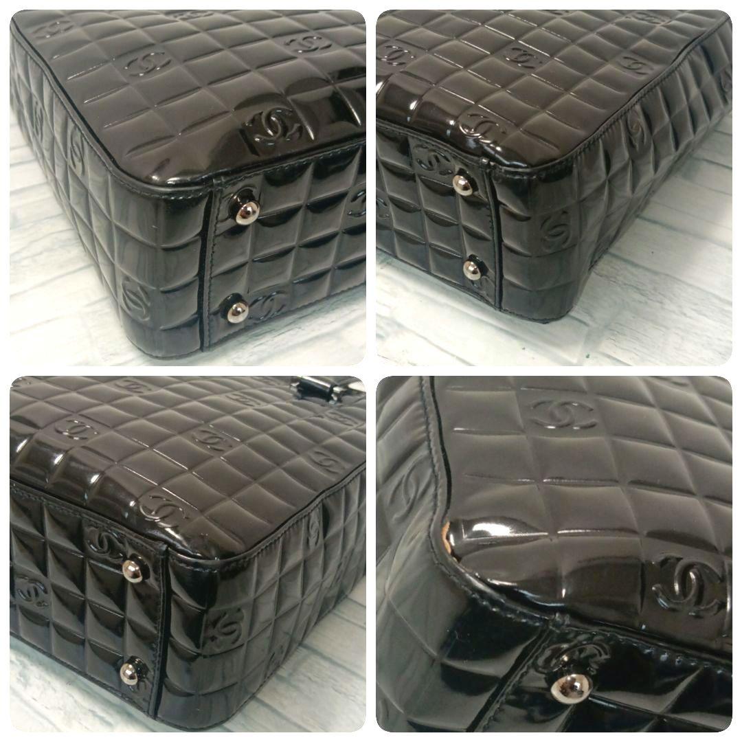 Chanel Choco Bar Tote Enamel Black CC Logo — view 4