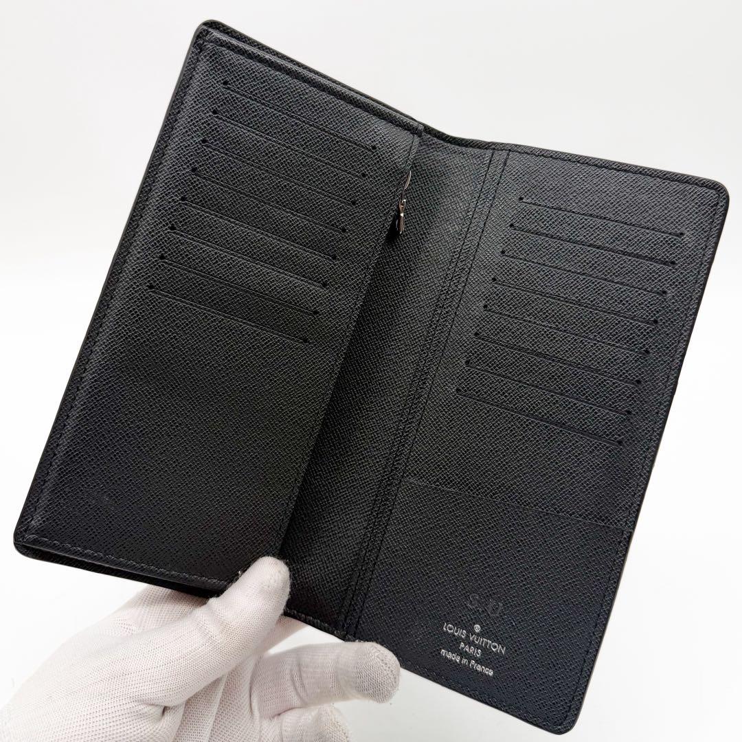 Louis Vuitton Portefeuille Brazza Taiga Wallet — view 6