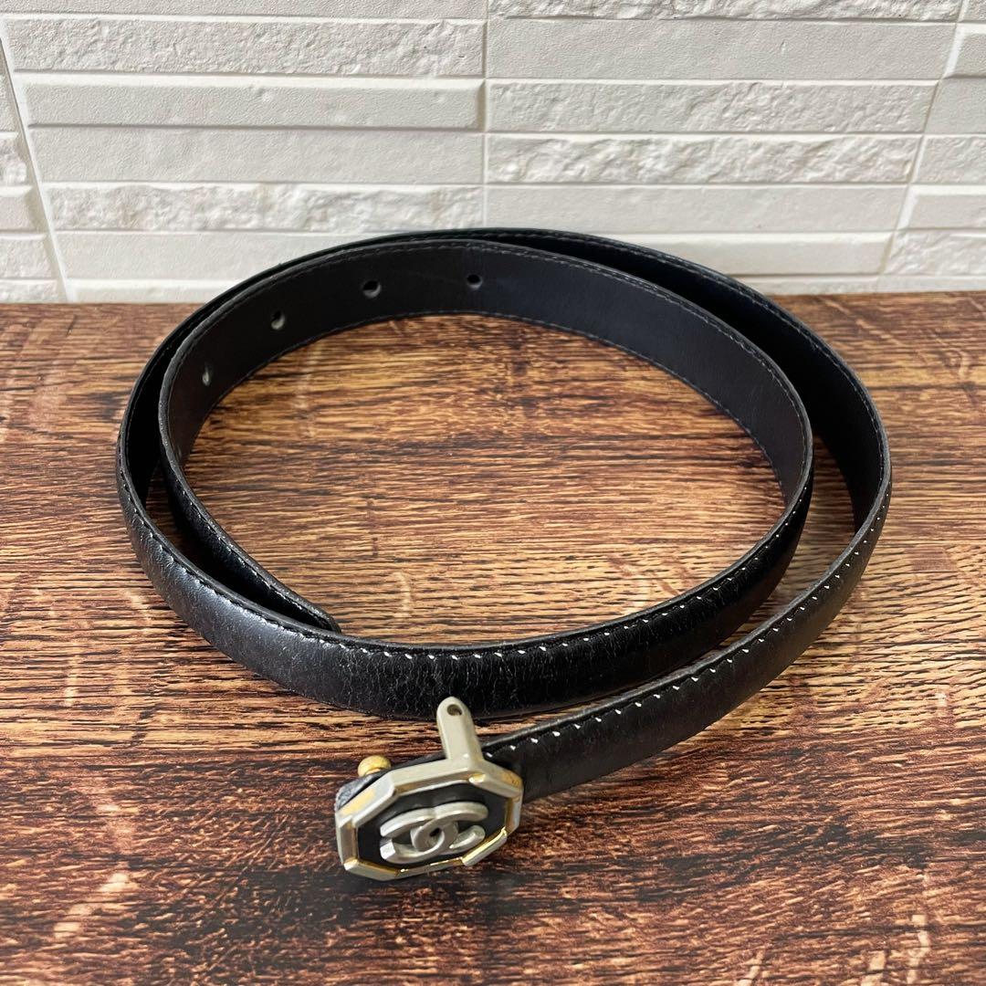Chanel Leather CC Logo Buckle Gold Belt Black — view 2