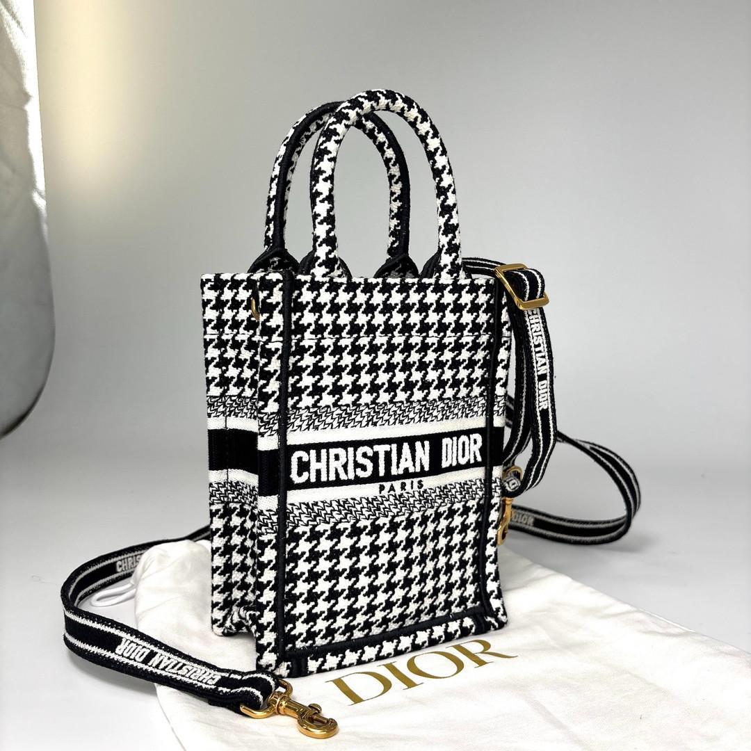 Dior Book Tote Vertical Shoulder — view 3