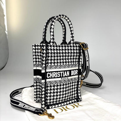Dior Book Tote Vertical Shoulder — view 3