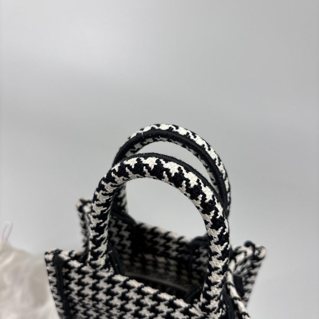 Dior Book Tote Vertical Shoulder — view 6