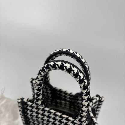 Dior Book Tote Vertical Shoulder — view 6