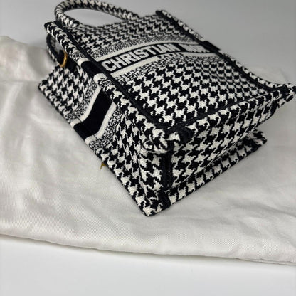 Dior Book Tote Vertical Shoulder — view 7